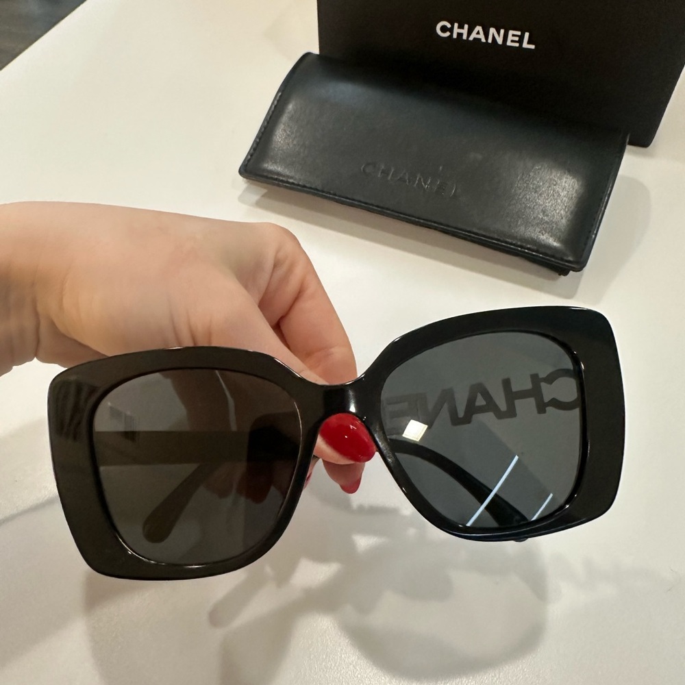 CHANEL Black Sunglasses with Silver Logo - Picture 3 of 12